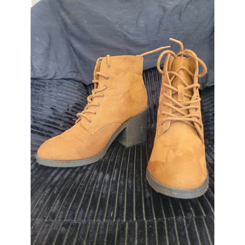 Forever 21 Tan Lace-Up Boots – Size 7.5